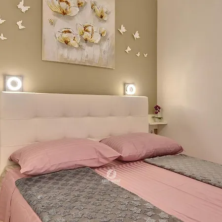 Olivia Apartment
